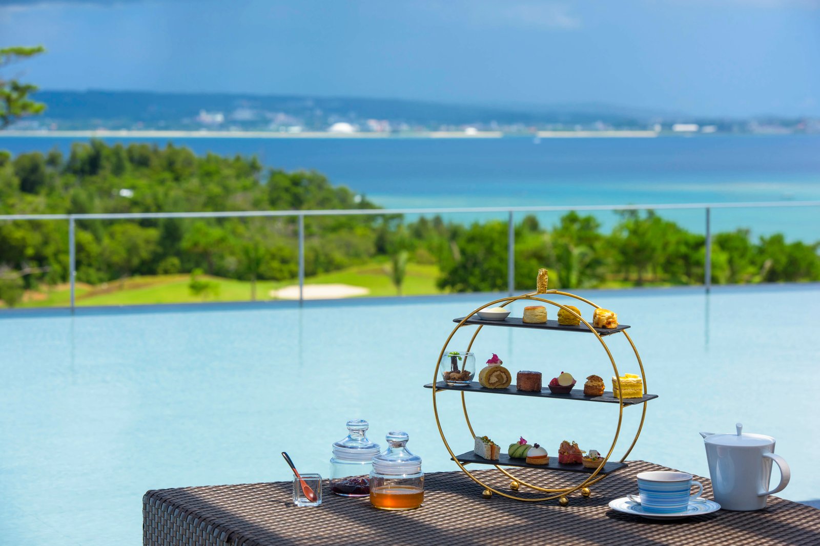 The Ritz-Carlton Okinawa, the lobby lounge & bar