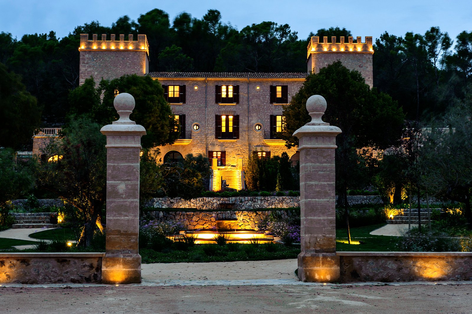 Castell Son Claret, backstory