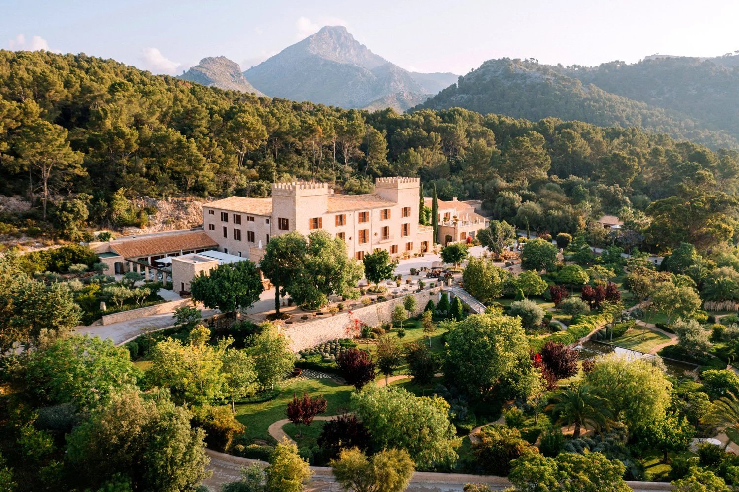 Castell Son Claret, backstory