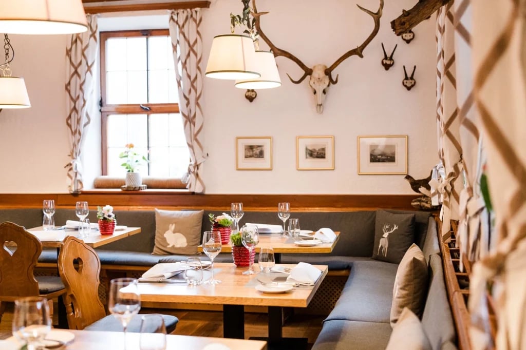 Wald & Schlosshotel Friedrichsruhe, at the table