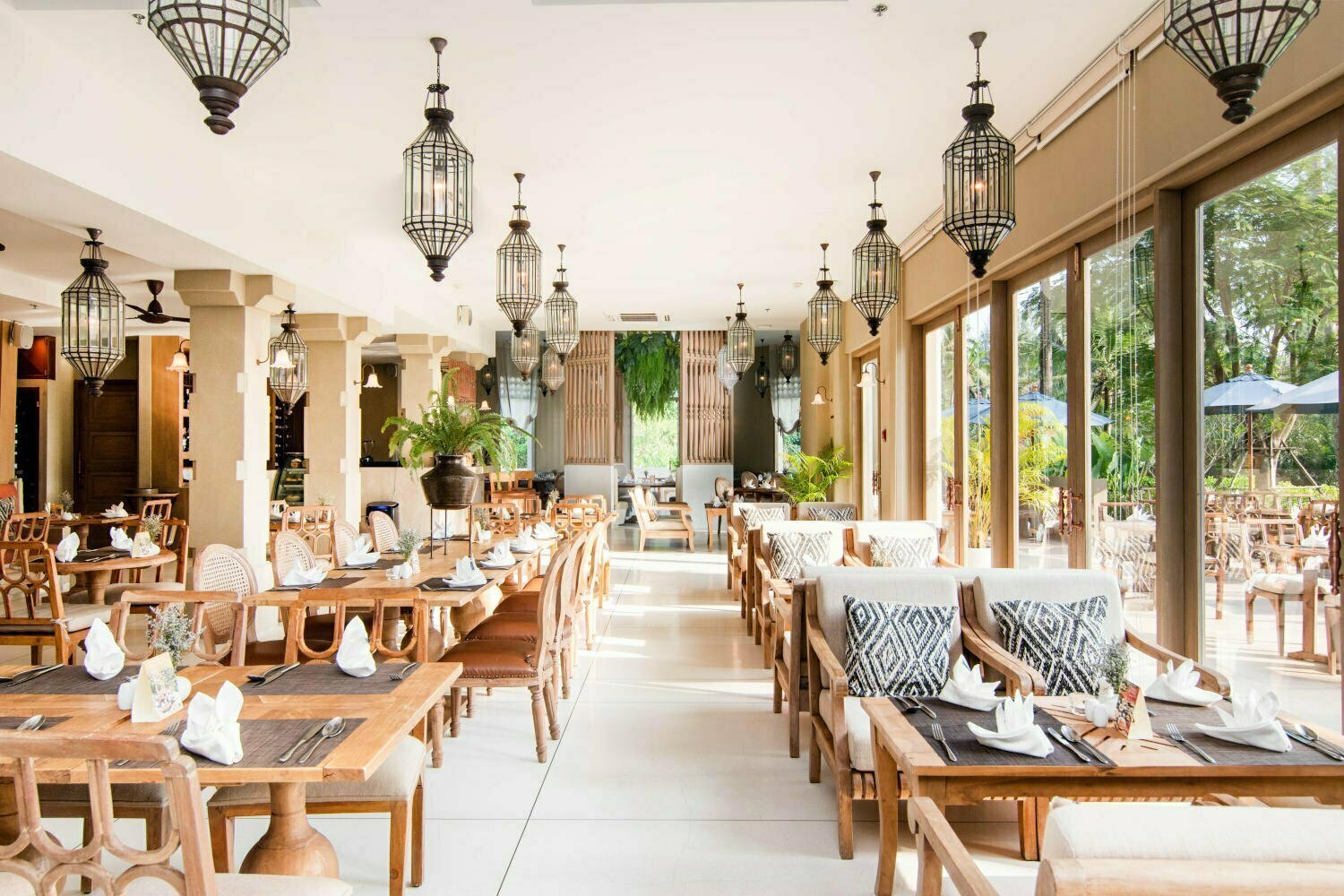 Devasom Khao Lak Beach Resort & Villas, eat & drink