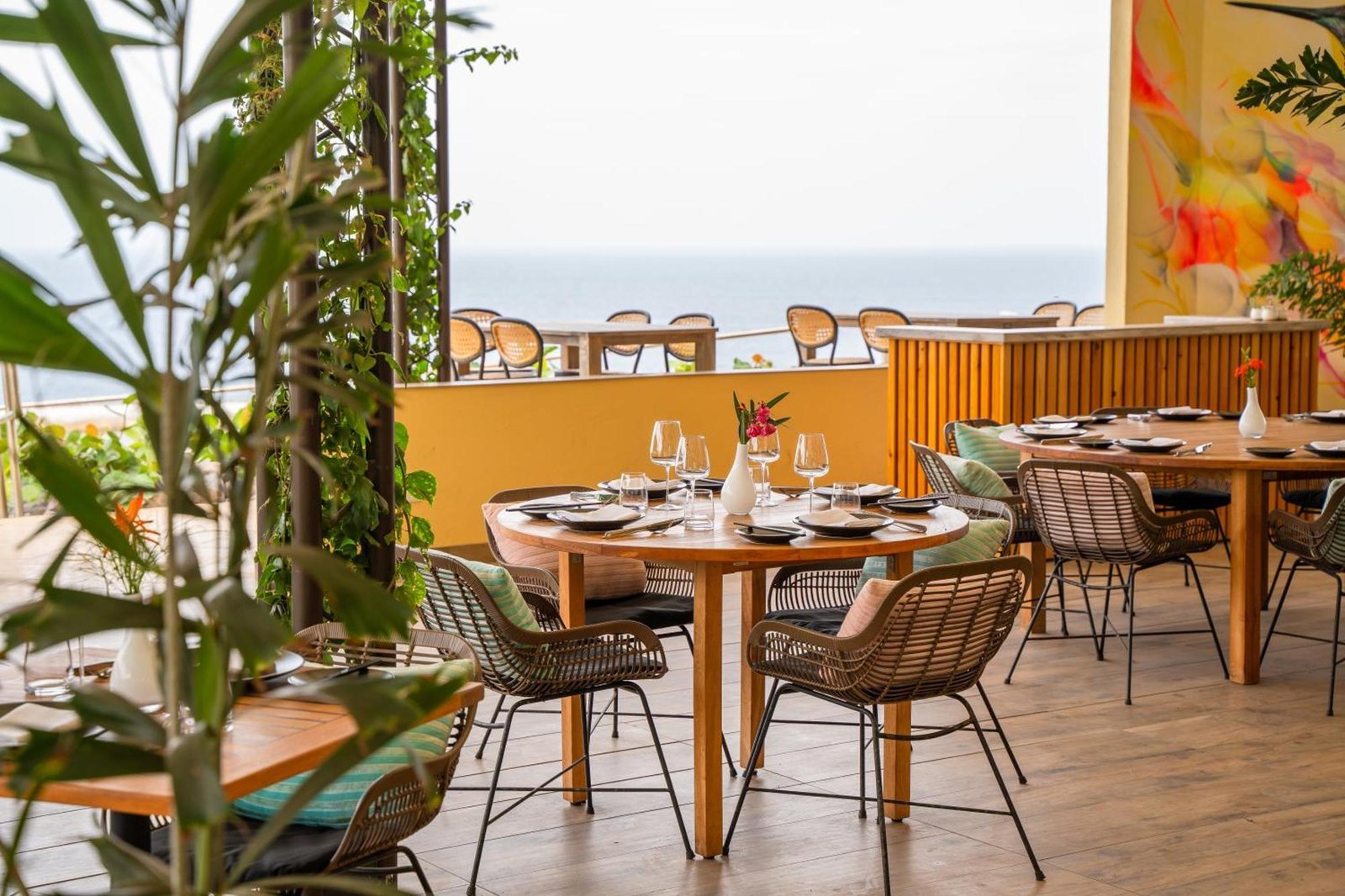 Golden Rock Dive & Nature Resort, eat & drink