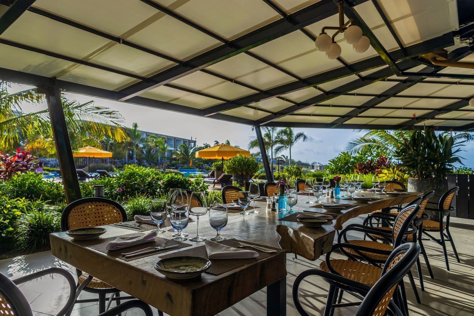 Golden Rock Dive & Nature Resort, eat & drink