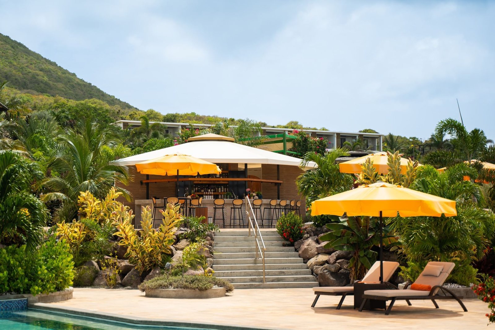 Golden Rock Dive & Nature Resort, eat & drink