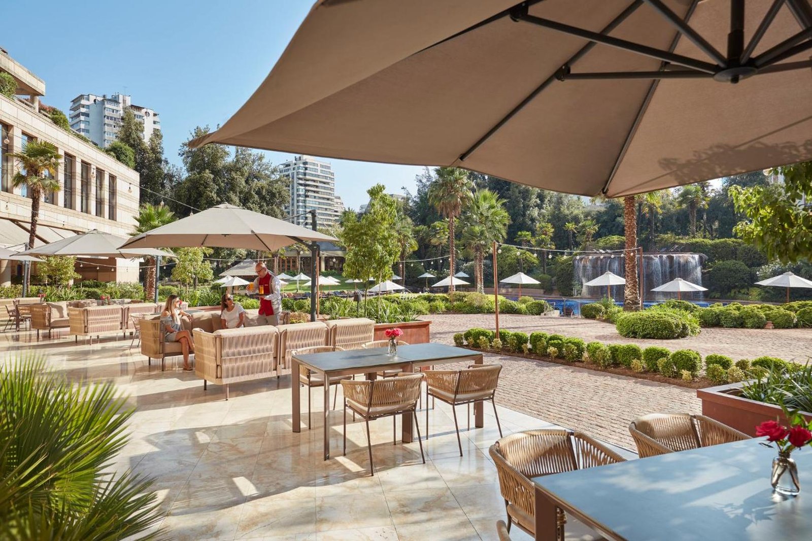 Mandarin Oriental, Santiago, at the table
