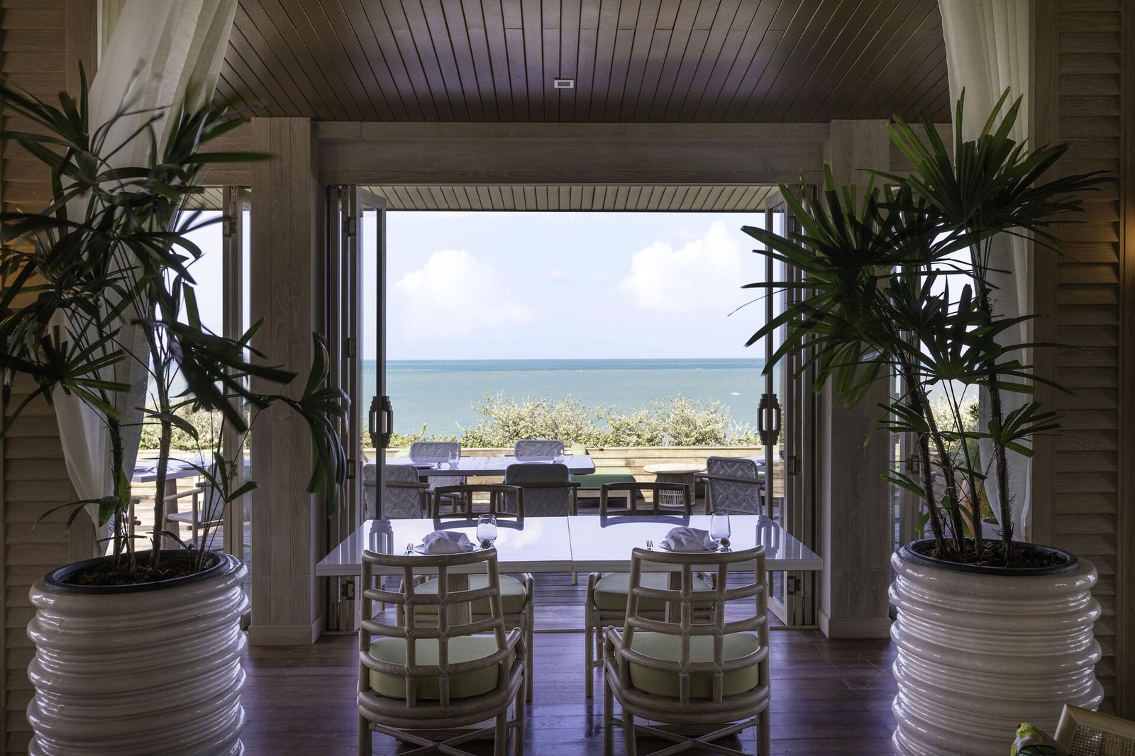 Cape Fahn Hotel, eat & drink