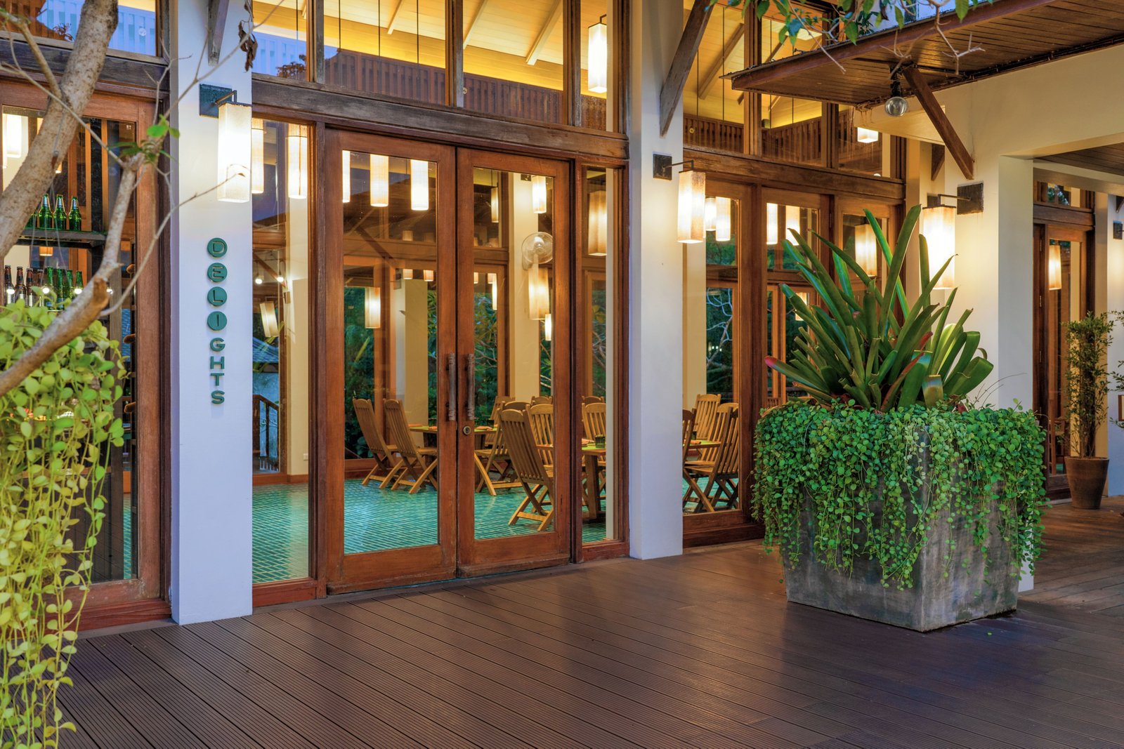 Marriott's Mai Khao Resort, delights noodle bar