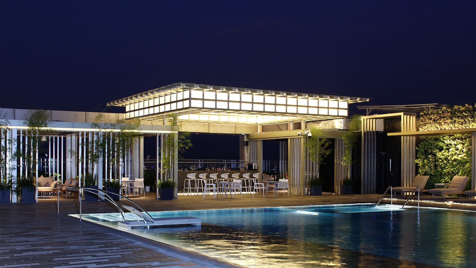 Hotel Okura Manila, the pool