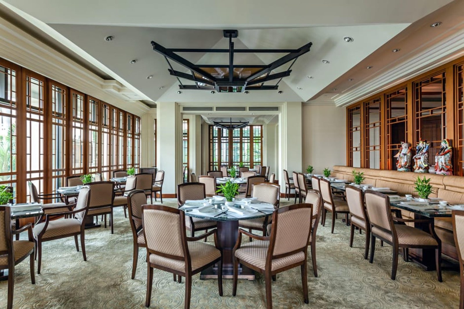 The Peninsula Bangkok, at the table