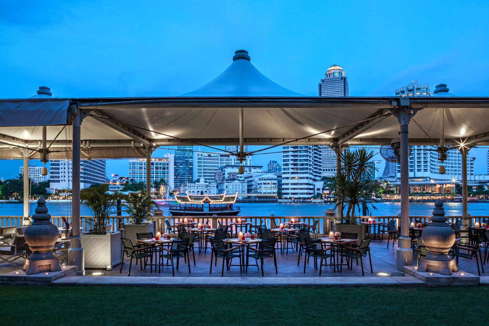 The Peninsula Bangkok, at the table