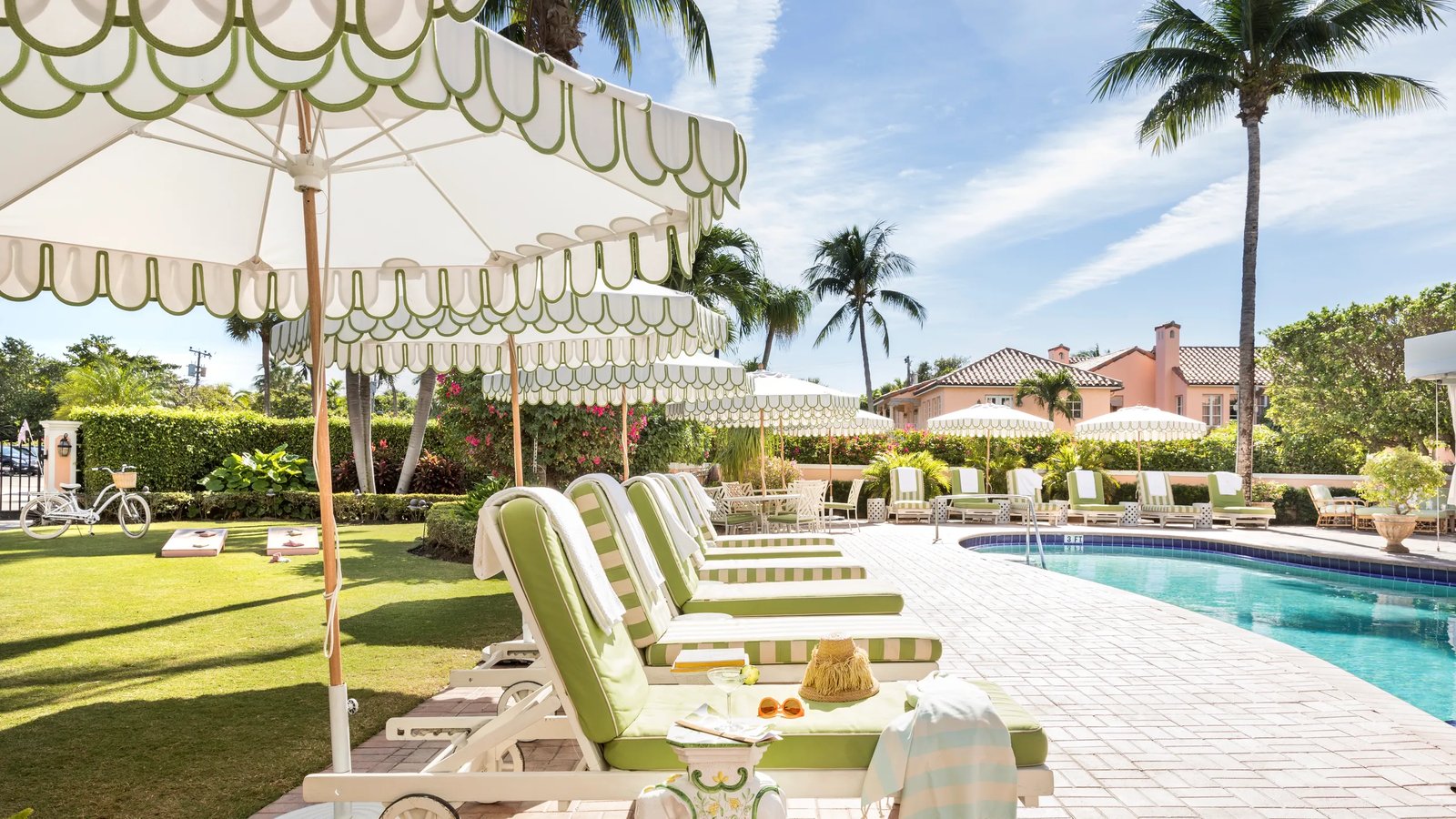 The Colony Hotel, the pool