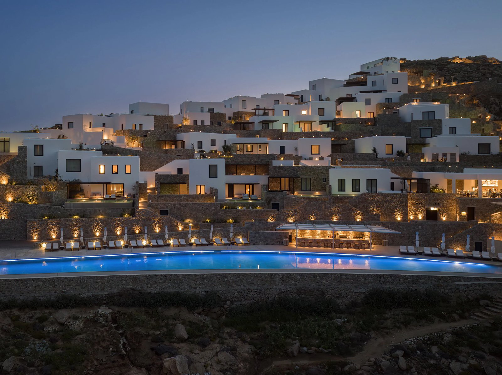 Cali Mykonos, backstory