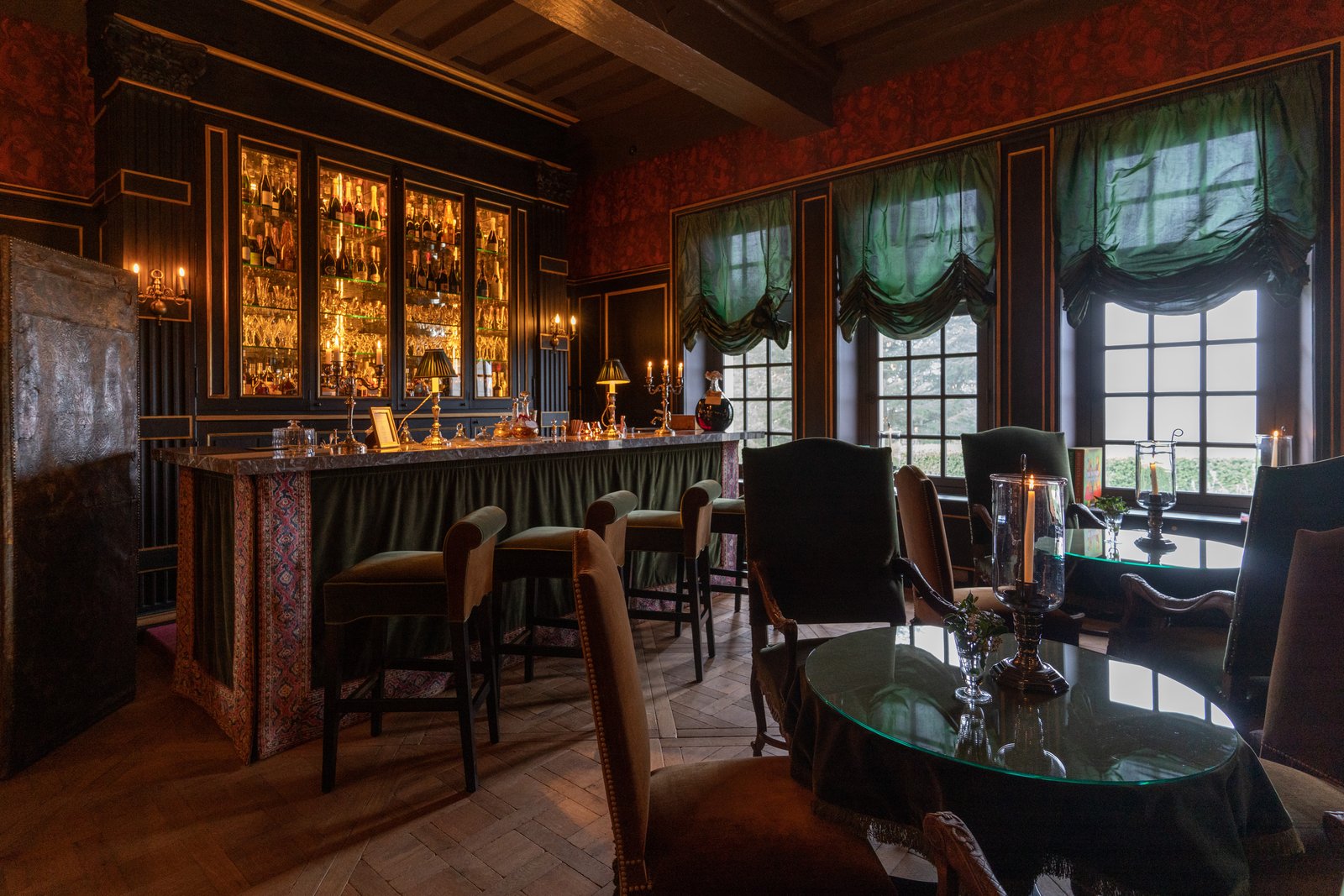 Château Louise de La Vallière, at the table