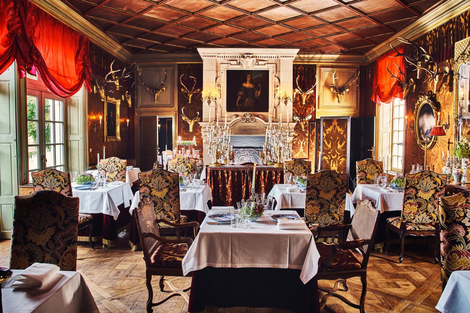 Château Louise de La Vallière, at the table