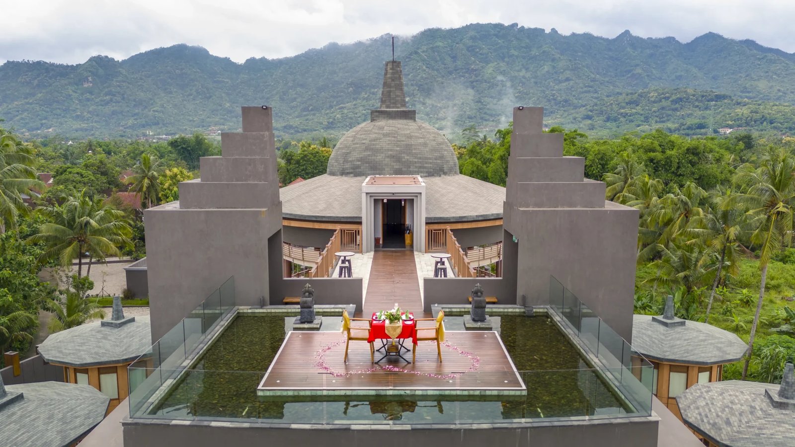 Hotel Le Temple Borobudur, at the table