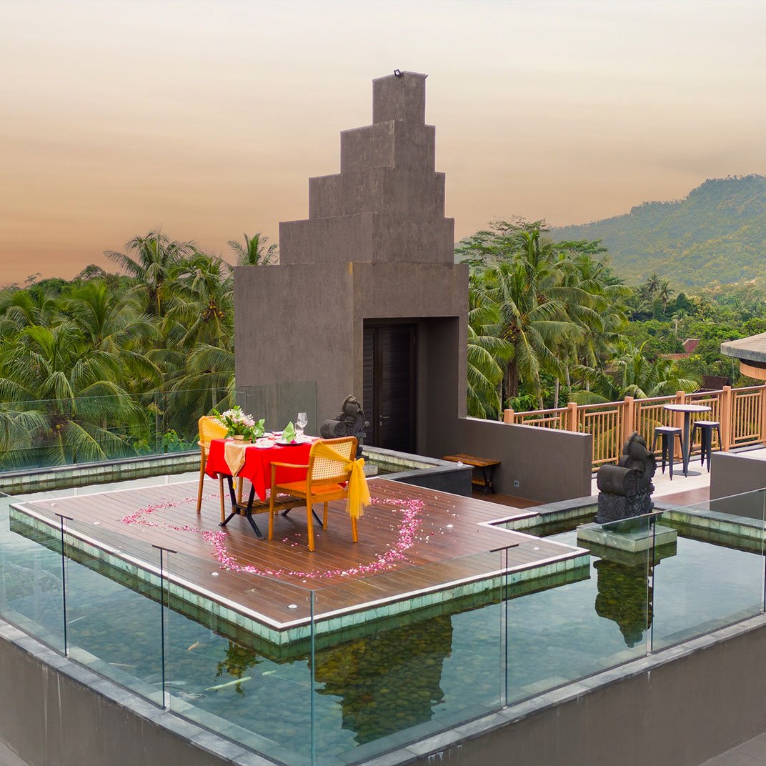 Hotel Le Temple Borobudur, at the table