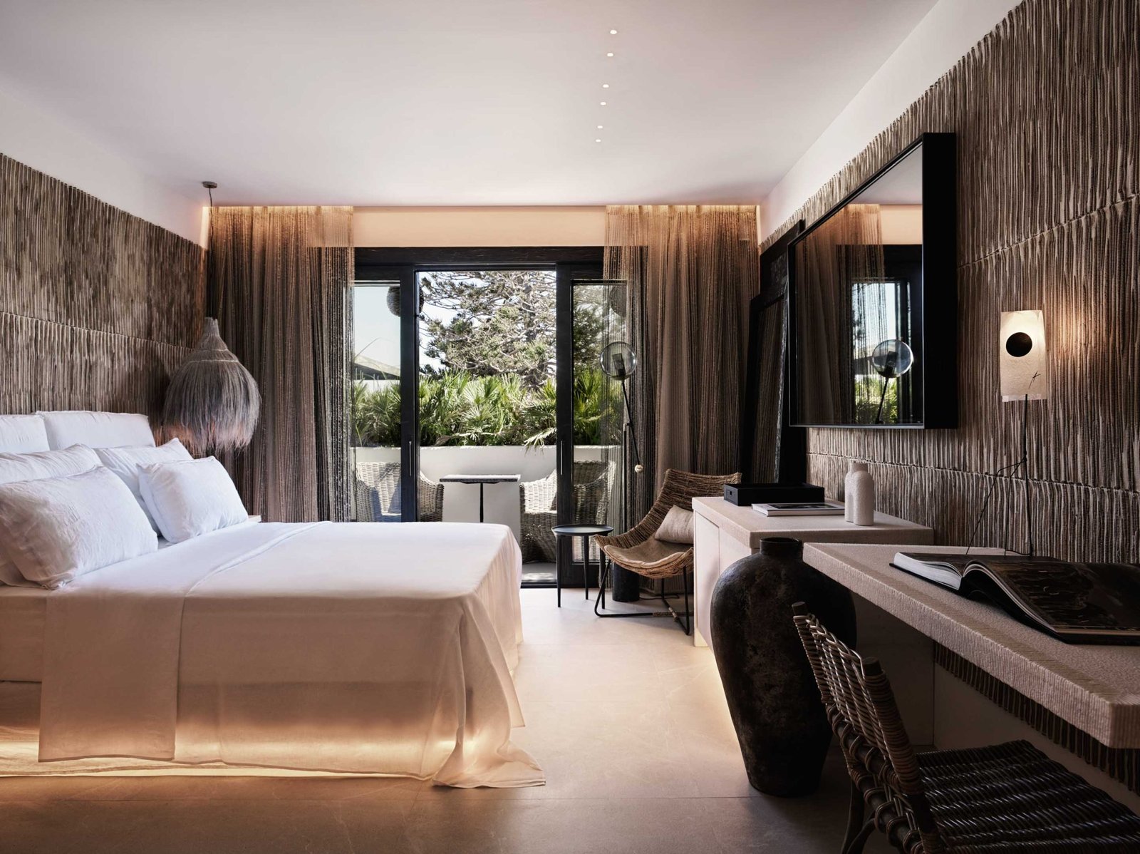 Myconian O, rooms
