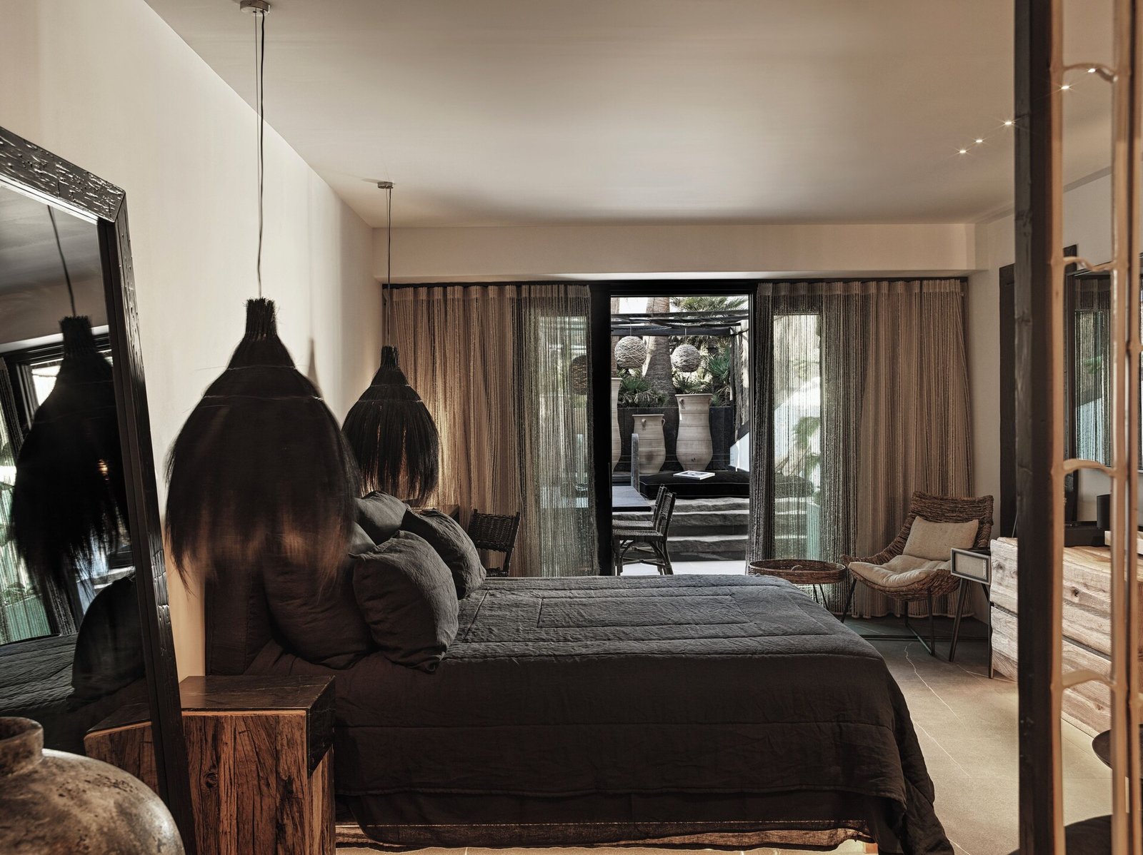 Myconian O, rooms