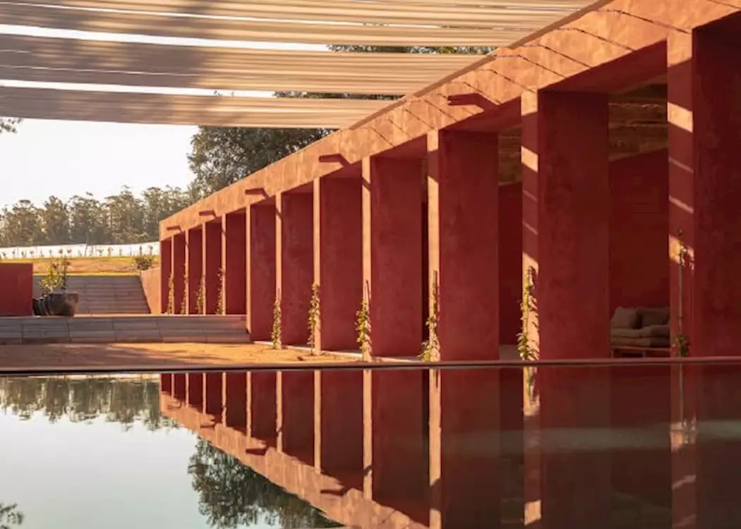 LUZ Culinary Wine Lodge, the pool