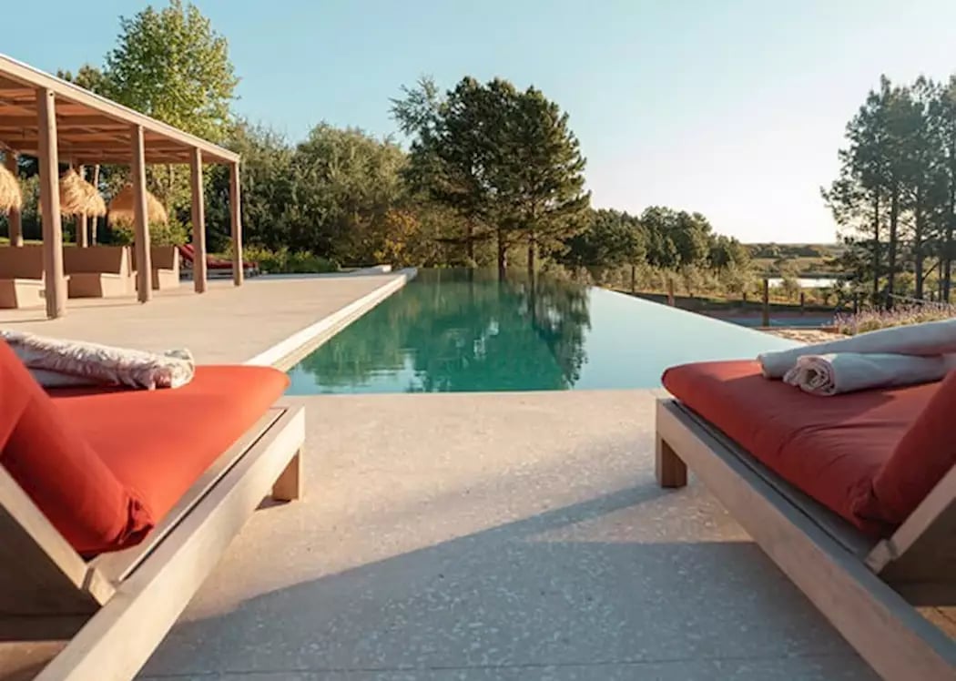 LUZ Culinary Wine Lodge, the pool