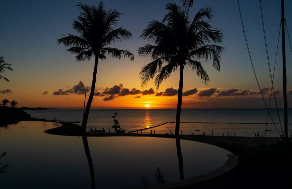 Moon Beach Museum Resort — vibe