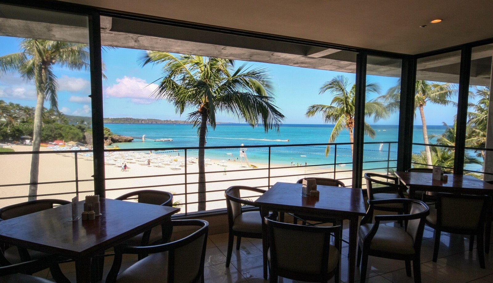 Moon Beach Museum Resort, at the table