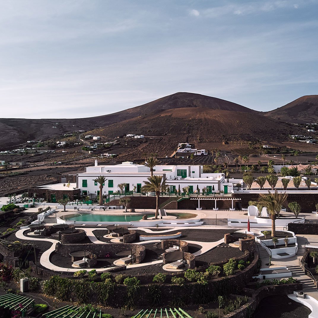 Hotel César Lanzarote, backstory