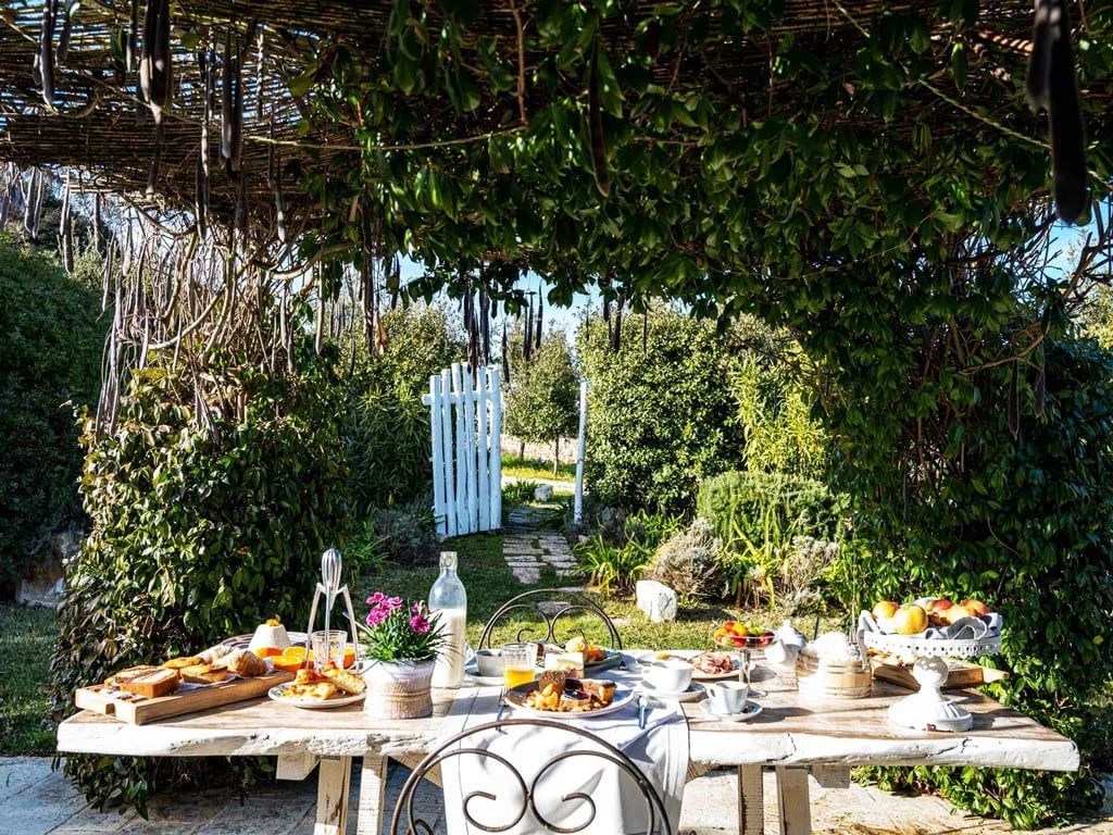 Leonardo Trulli Resort, at the table