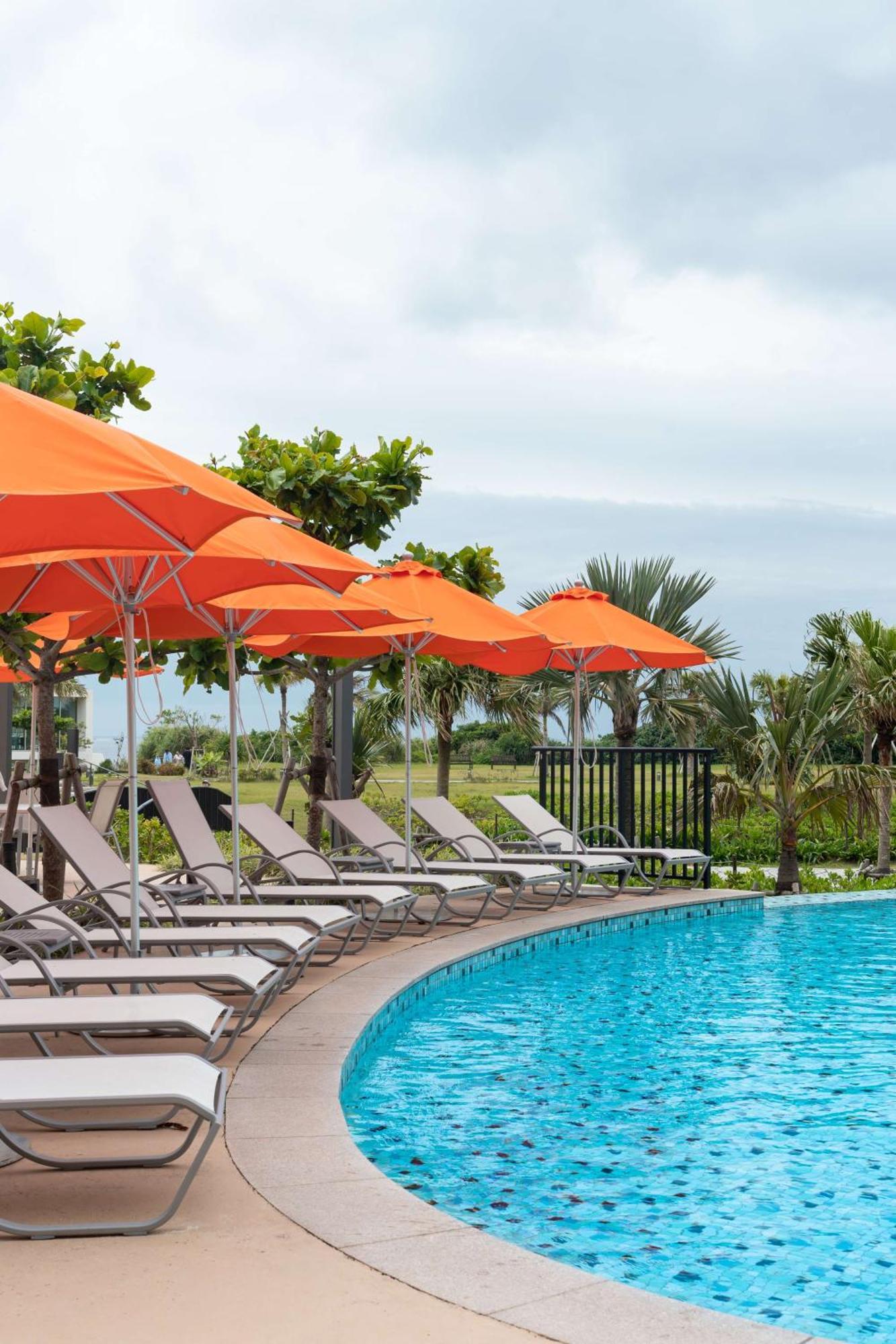 Hilton Okinawa Sesoko Resort, the pool