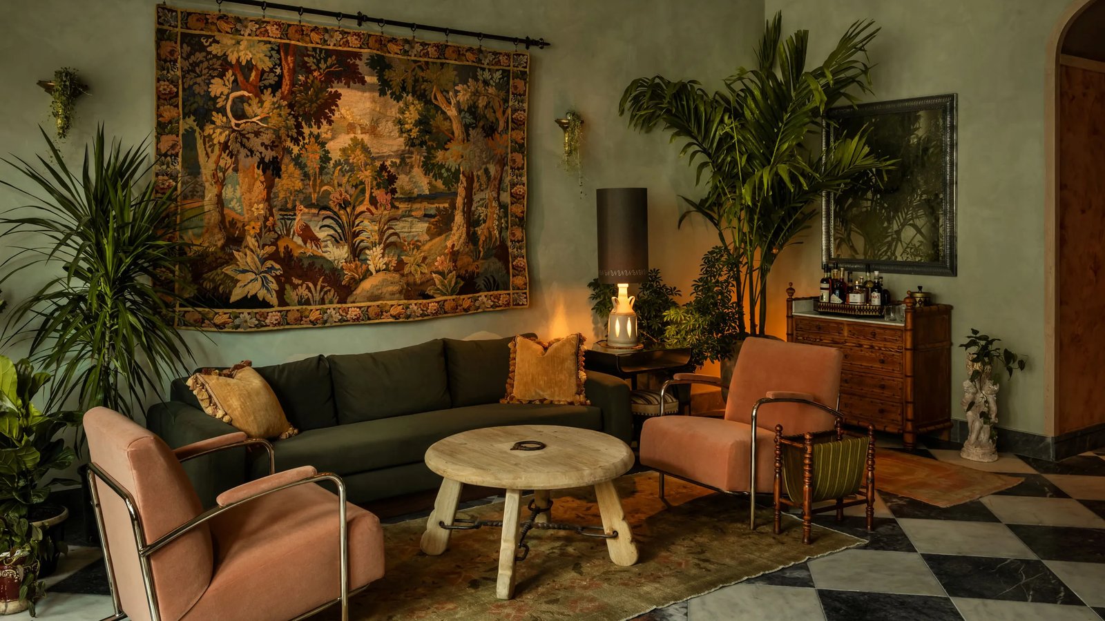 The Nickel Hotel, vibe