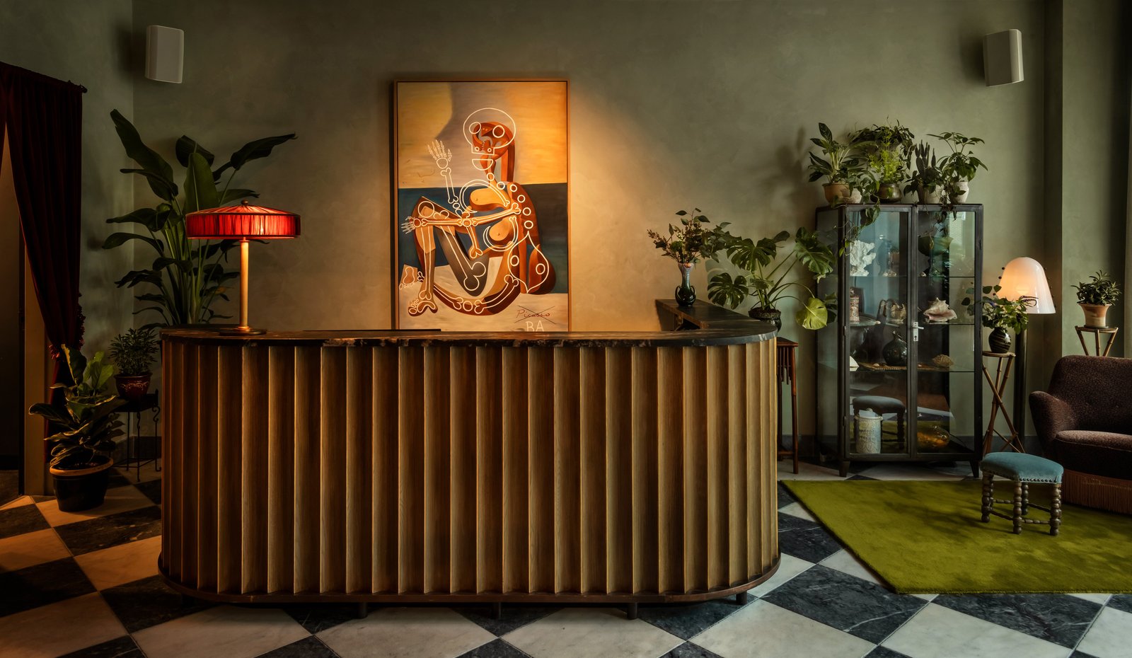 The Nickel Hotel, vibe