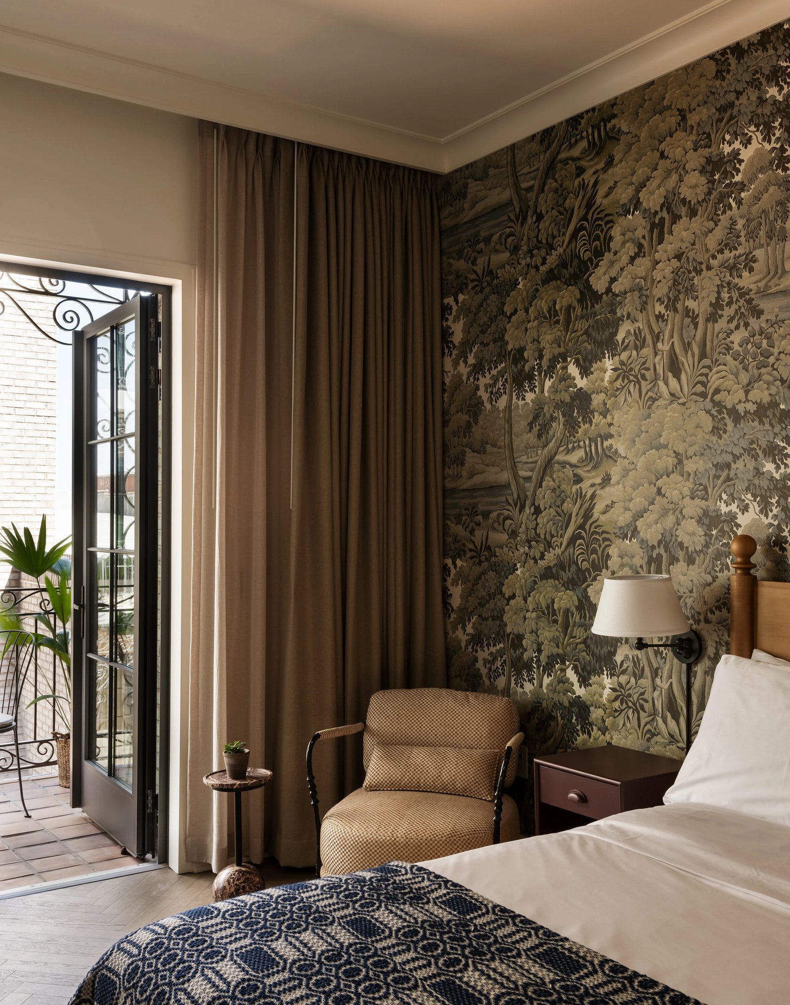 The Nickel Hotel, rooms