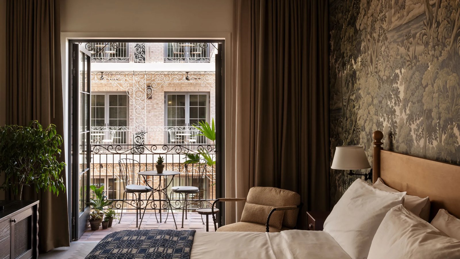 The Nickel Hotel, rooms