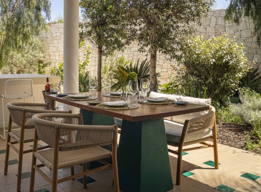 Vista Ostuni, at the table