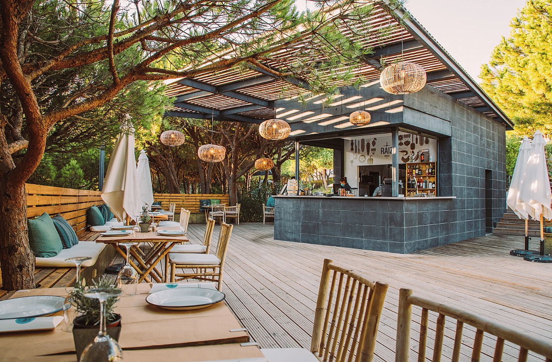 Octant Hotels Praia Verde, at the table