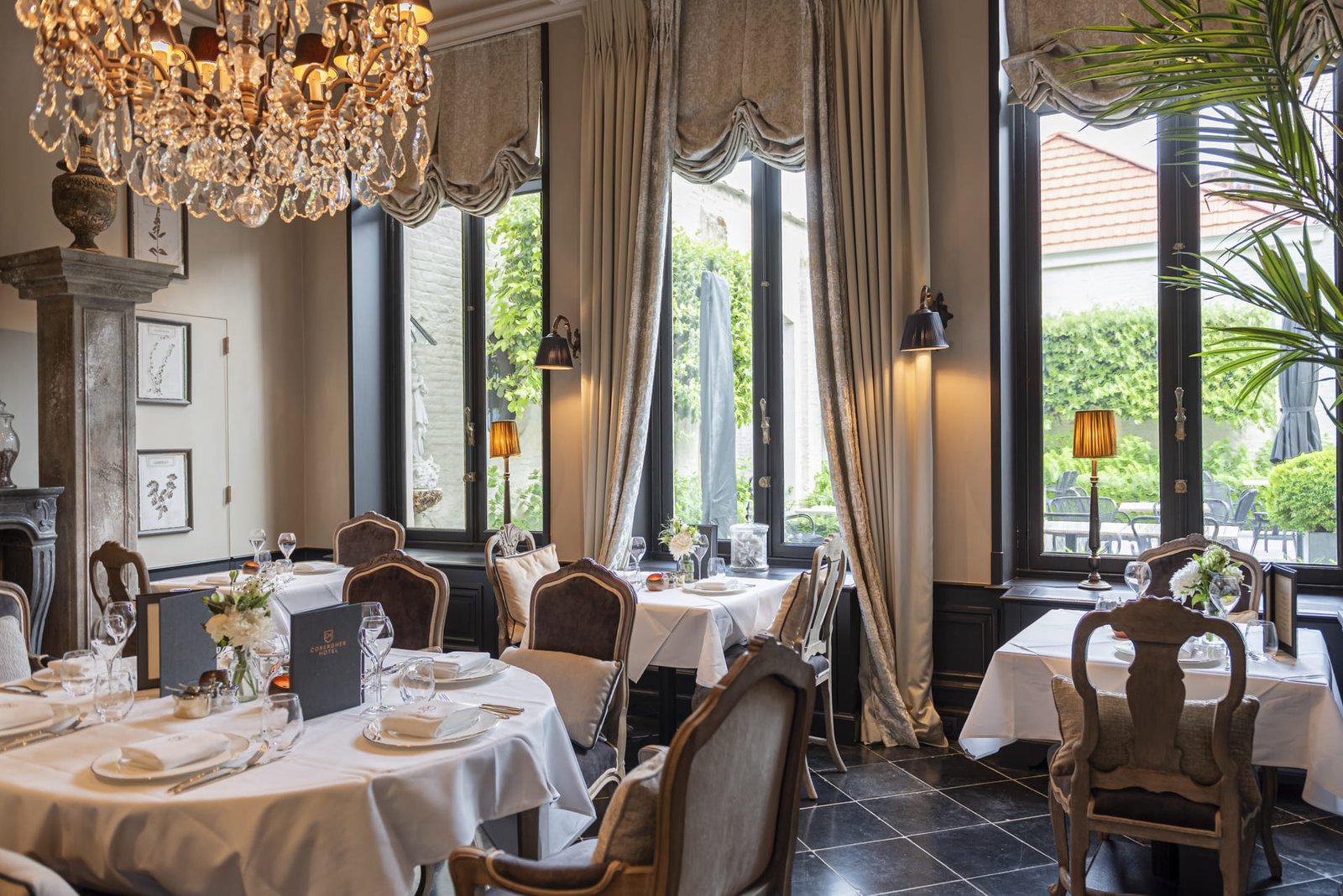 Cobergher Hotel, at the table