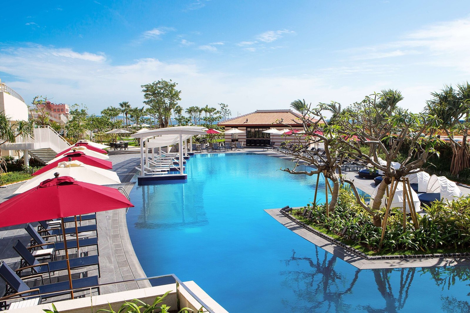 Hilton Okinawa Chatan Resort, the pool