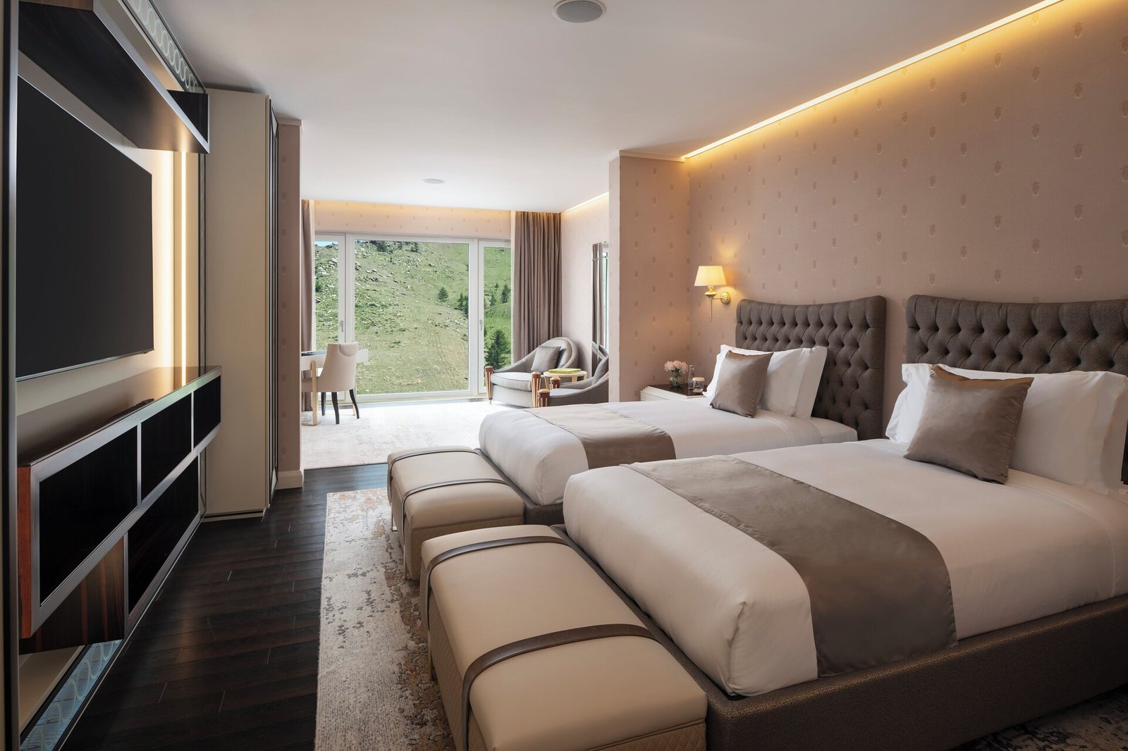 Ayan Zalaat, rooms