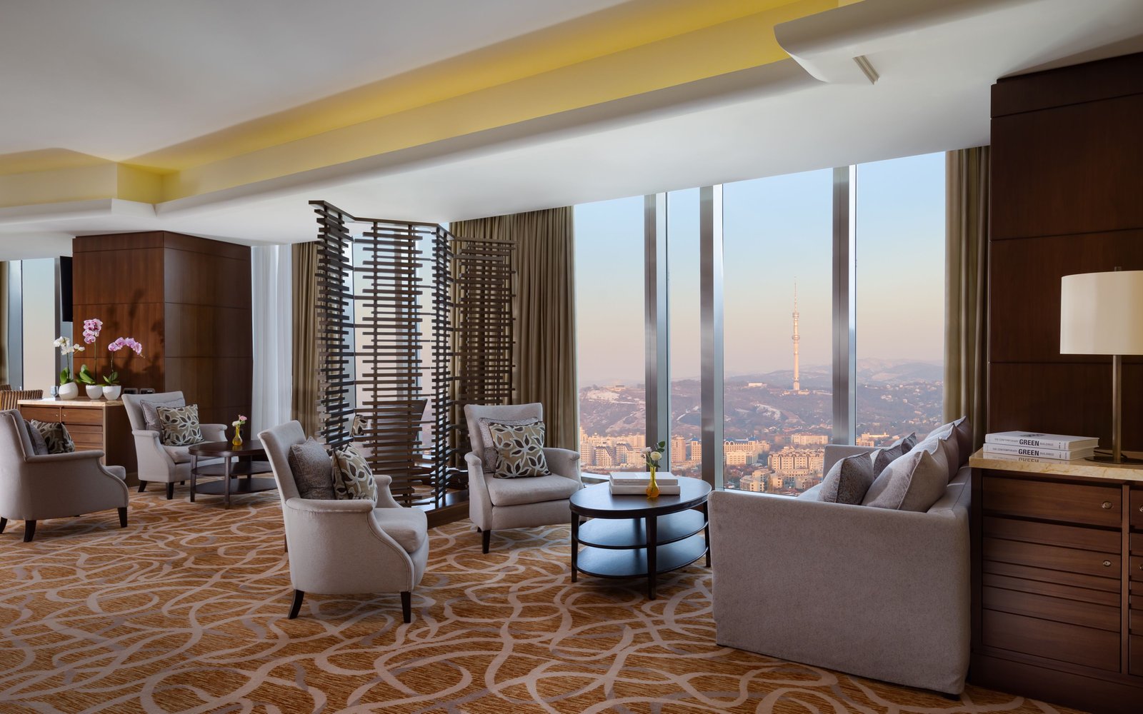 The Ritz-Carlton, Almaty, vibe