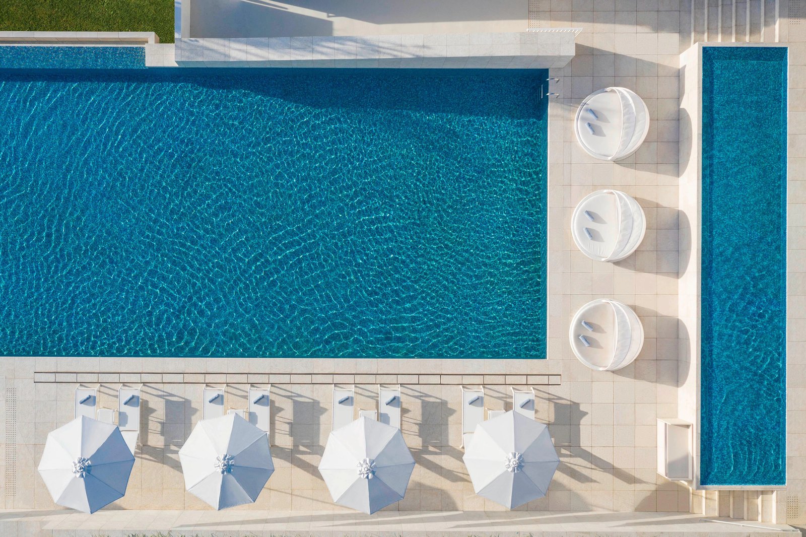IRAPH SUI, a Luxury Collection Hotel, the pool