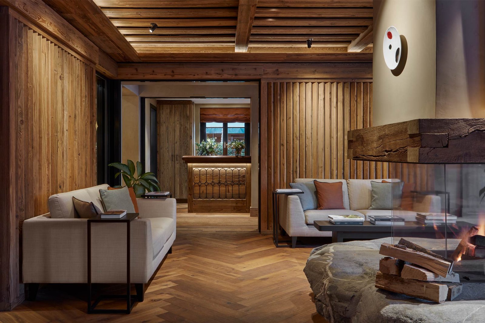 The Mansard, vibe