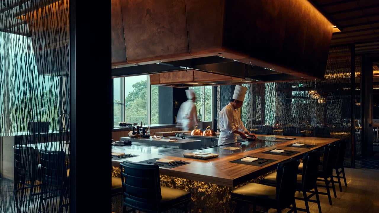 Gora Kadan Fuji, at the table