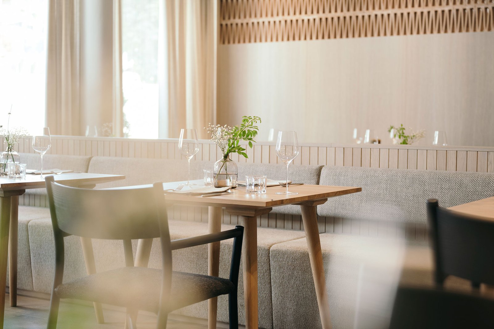 Ullr House, at the table
