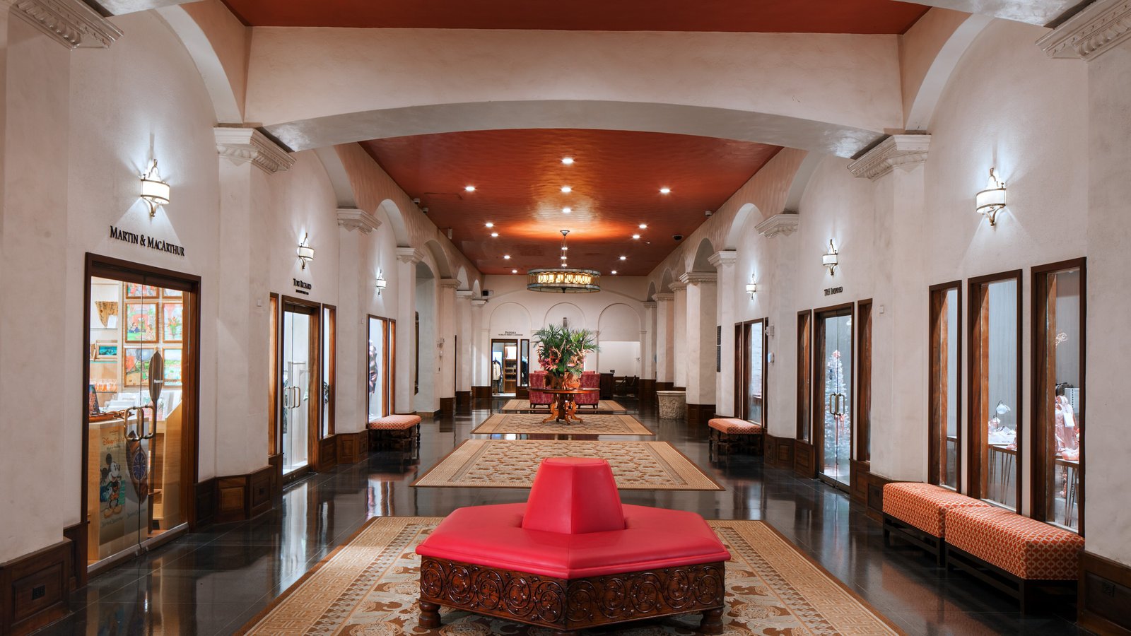 The Royal Hawaiian Resort, Waikiki — vibe