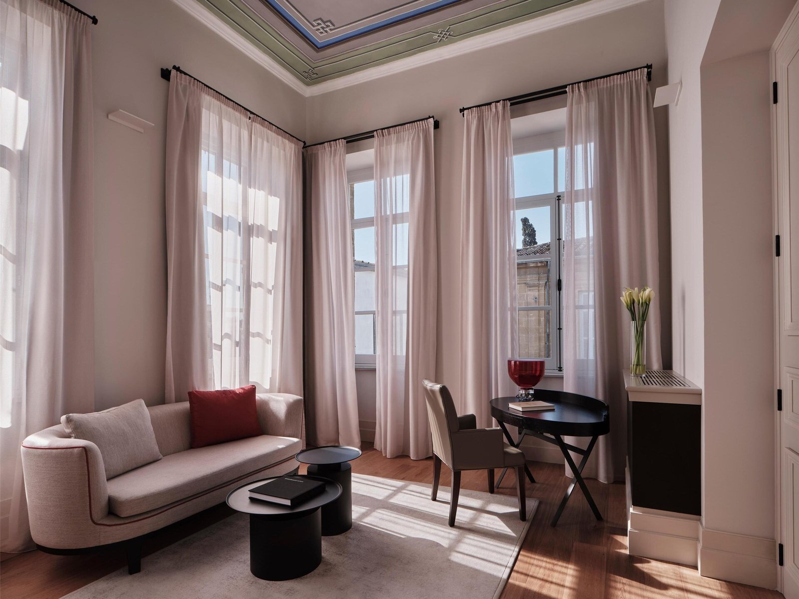 Amyth of Nicosia, rooms