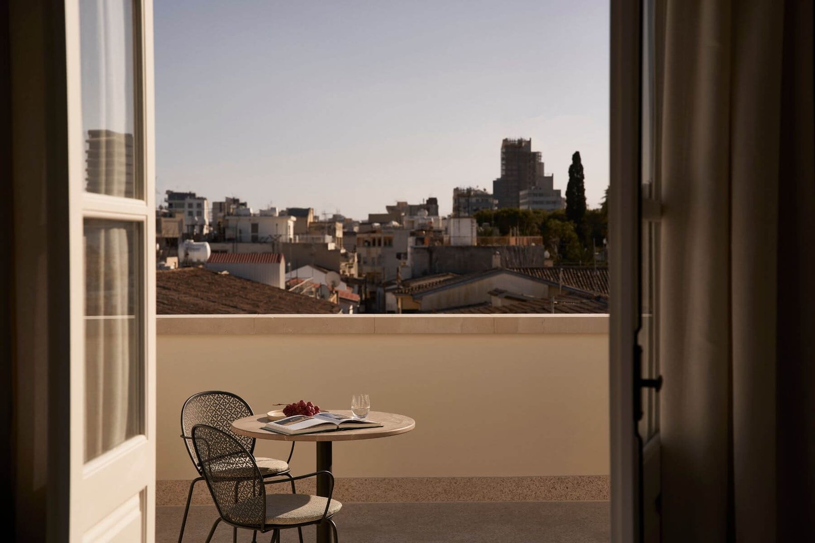 Amyth of Nicosia, vibe