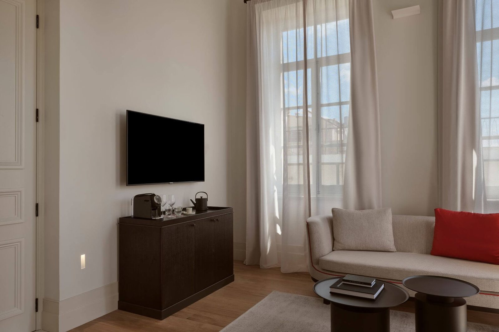 Amyth of Nicosia, rooms