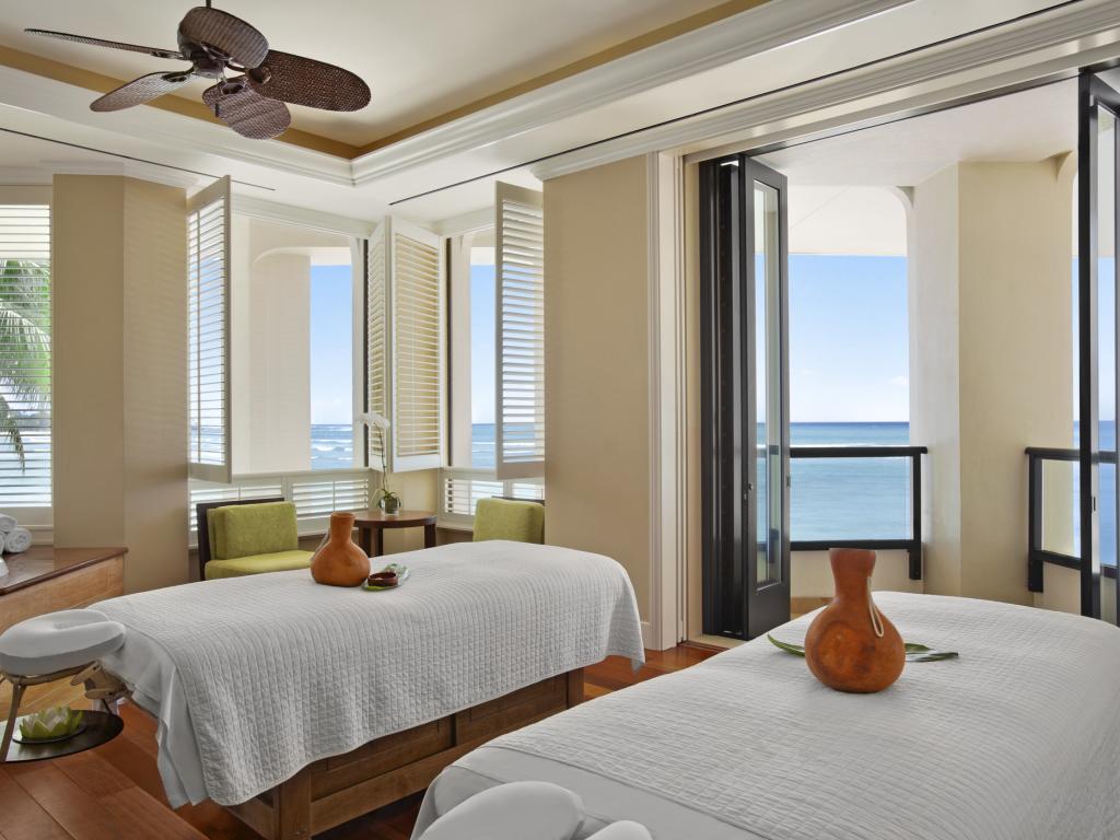 Moana Surfrider, A Westin Resort & Spa — vibe