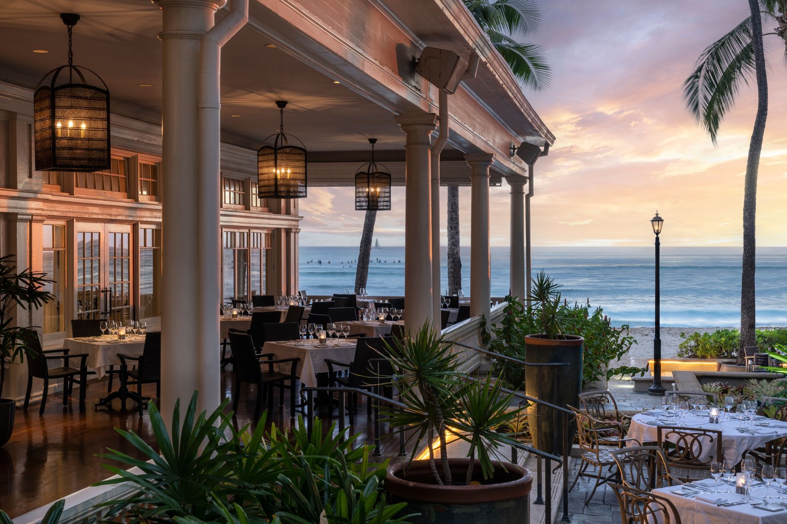 Moana Surfrider, A Westin Resort & Spa, beachhouse at the moana
