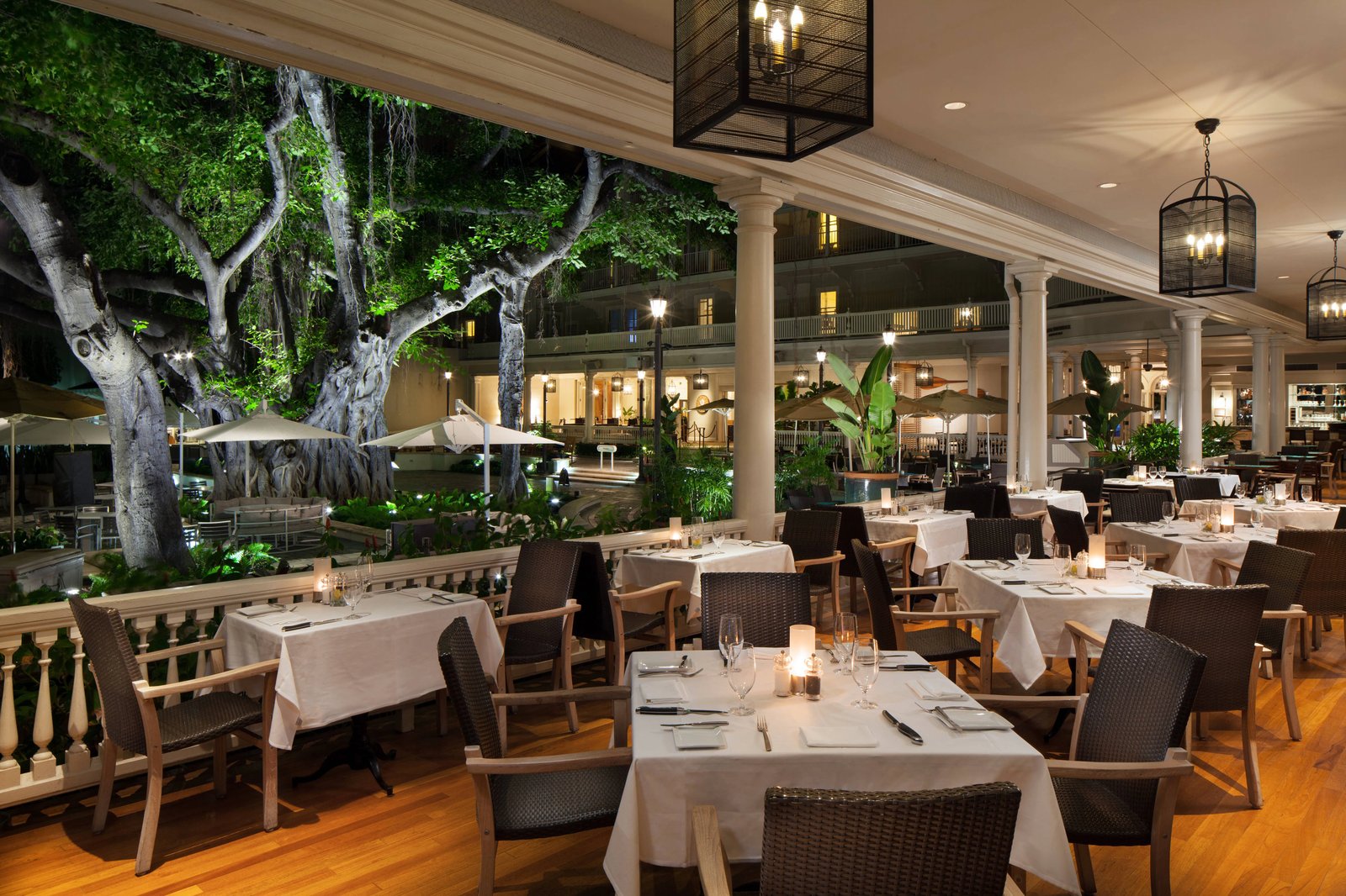 Moana Surfrider, A Westin Resort & Spa, at the table